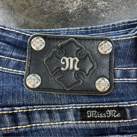 MISS ME FLEUR DE’LIS BOOT CUT LOW RISE JEANS - Picture 8 of 8